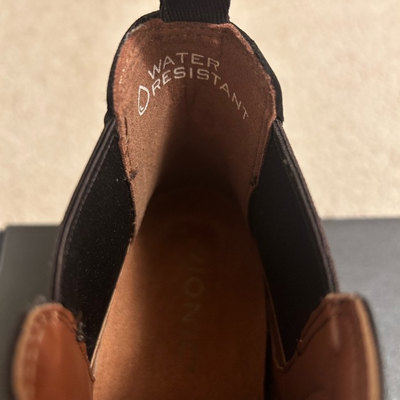 Vionic Evergreen Chelsea Boots Brown Size 6.5. Brand New! - Picture 4 of 7